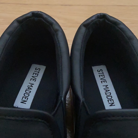 Steve Madden Ellery faux leather tassels black slip on. Sz 7 - Picture 9 of 10